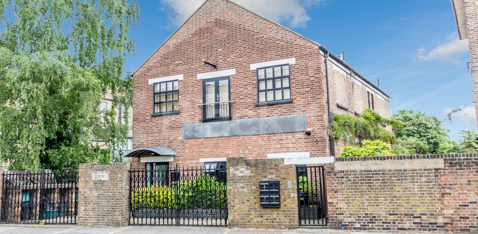			FACTORY CONVERSION!, 1 Bedroom, 1 bath, 1 reception Flat			 Hertslet Road, HOLLOWAY